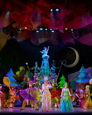 Cirque Dreams: Holidaze